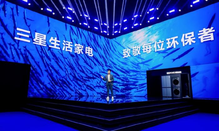 2025新澳门正版免费挂牌灯牌,探索新澳门，正版挂牌灯牌的未来展望（2025版）