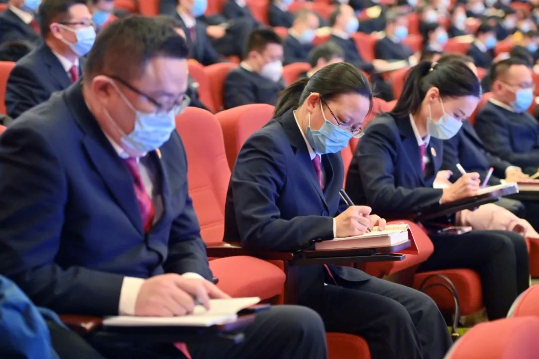 2025澳门与香港管家婆100%精准,全面释义、解释与落实,探索未来，澳门与香港管家婆的精准服务与全面实现之路（关键词，2025澳门与香港管家婆100%精准）
